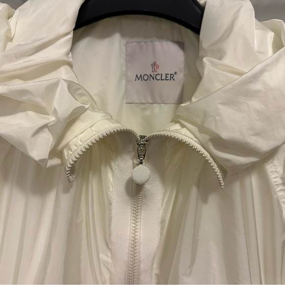 Authentic Moncler jacket - Picture 2 of 9